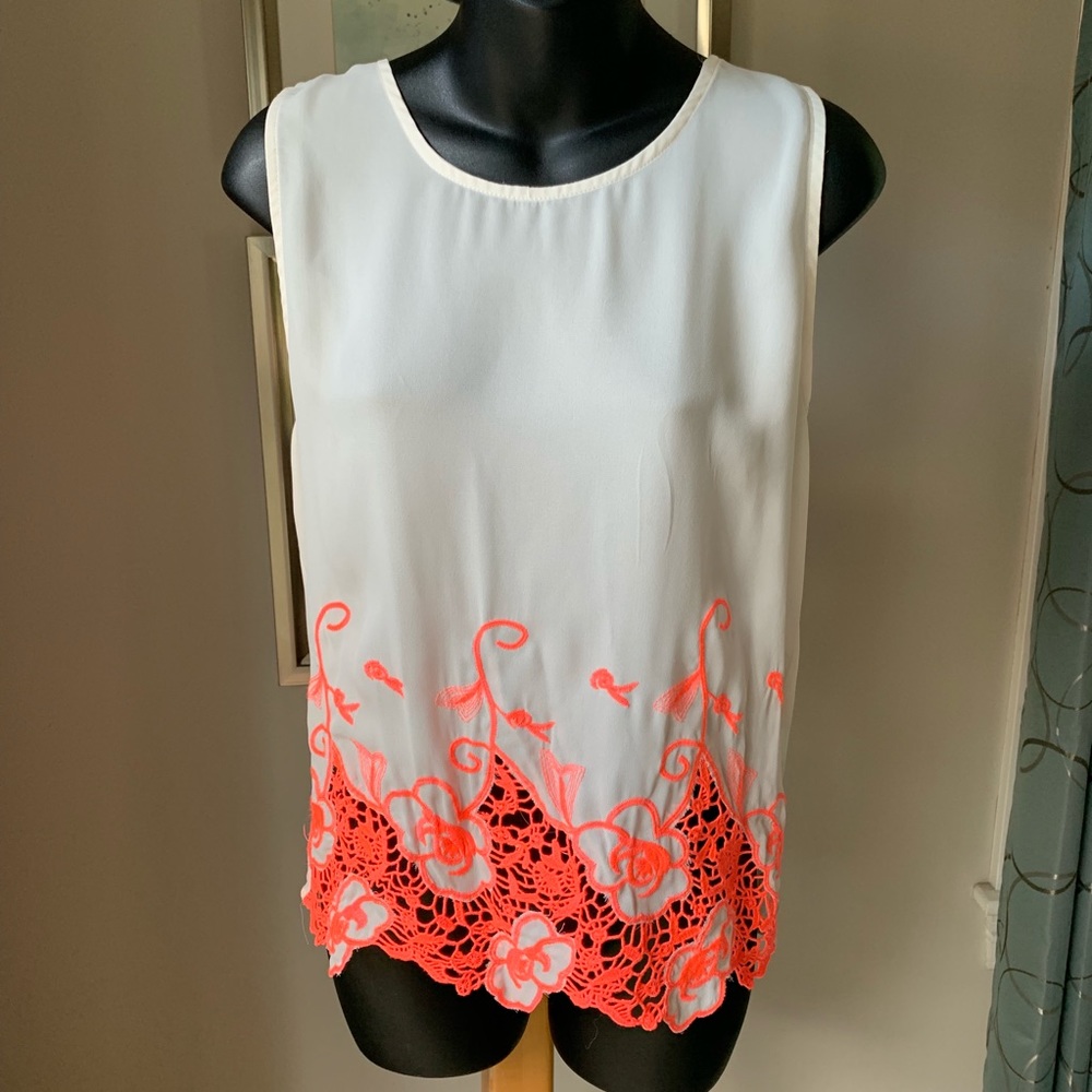 Lulumari Tank Top with Cut our hem